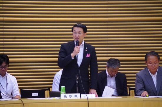 画像：平井委員長（鳥取県知事）
